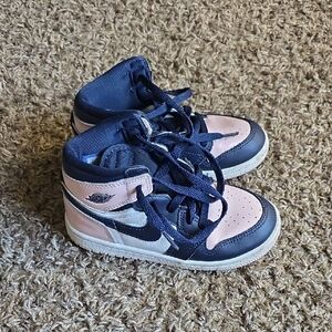 Nike Kids Sneakers in Navy and Pink